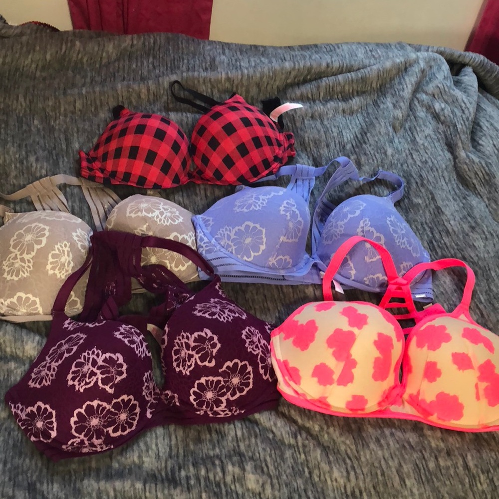 5 Victoria’s Secret bras all brand new 💕💕✨